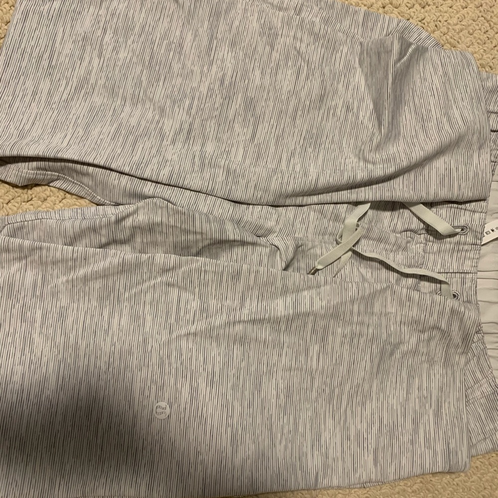 Brand new! Lululemon 3/4 pants size 4 grey